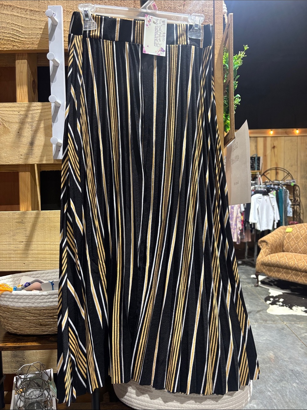Boutique pleated skirt